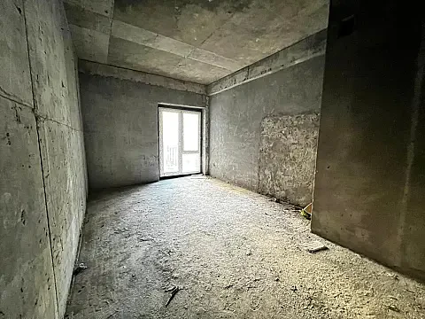 Satılır 4 otaqlı mənzil 197 m²