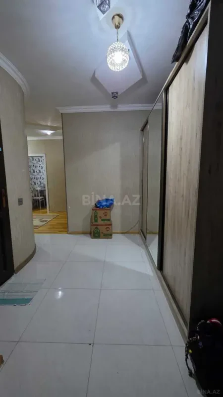 Satılır 4 otaqlı mənzil 138 m²