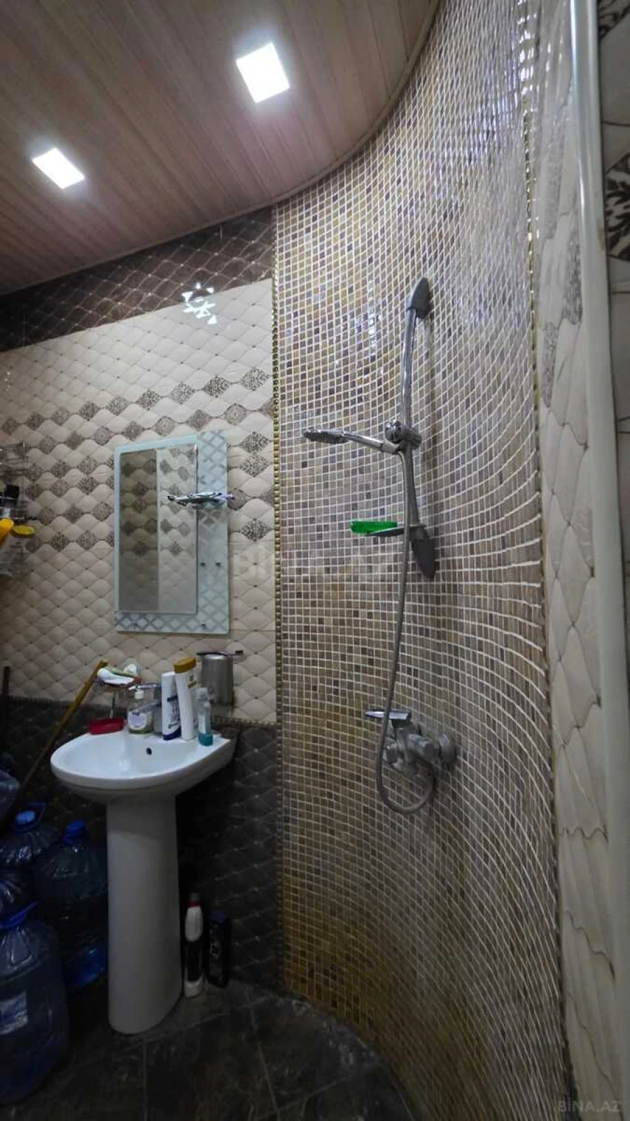 Satılır 4 otaqlı mənzil 138 m²