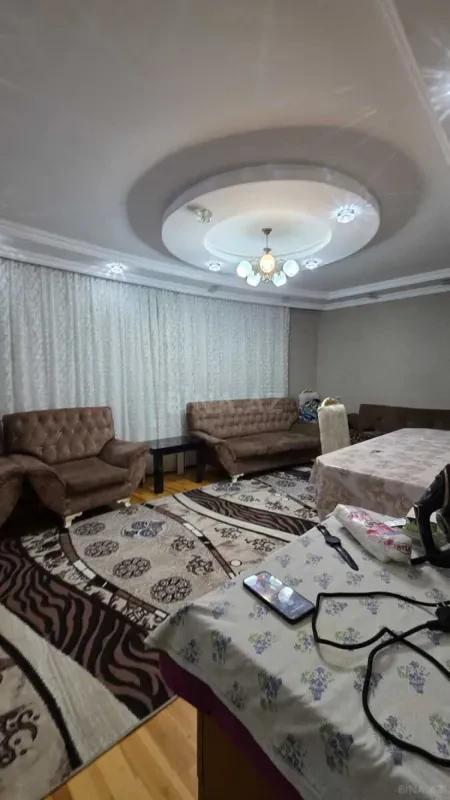 Satılır 4 otaqlı mənzil 138 m²