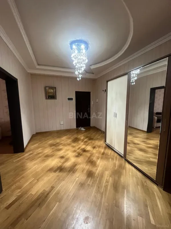 Kirayə verilir 3 otaqlı mənzil 135 m²