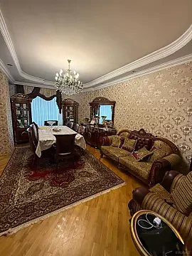 Satılır 3 otaqlı mənzil 125 m²