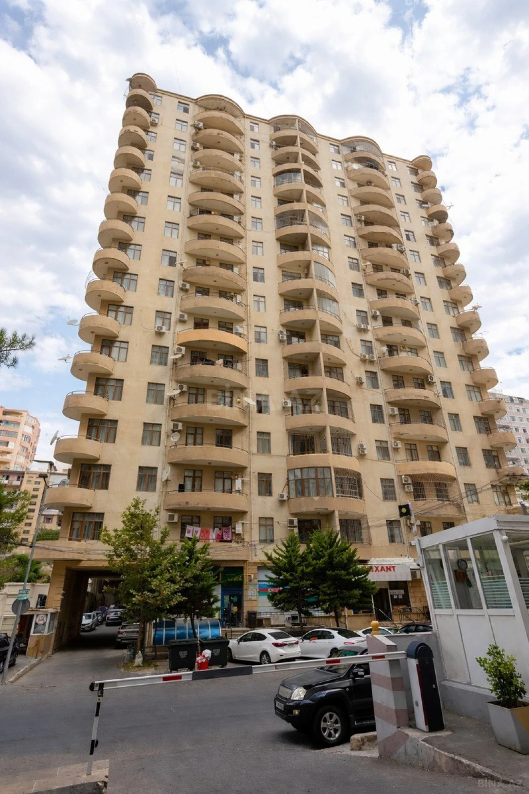 Satılır 4 otaqlı mənzil 210 m²