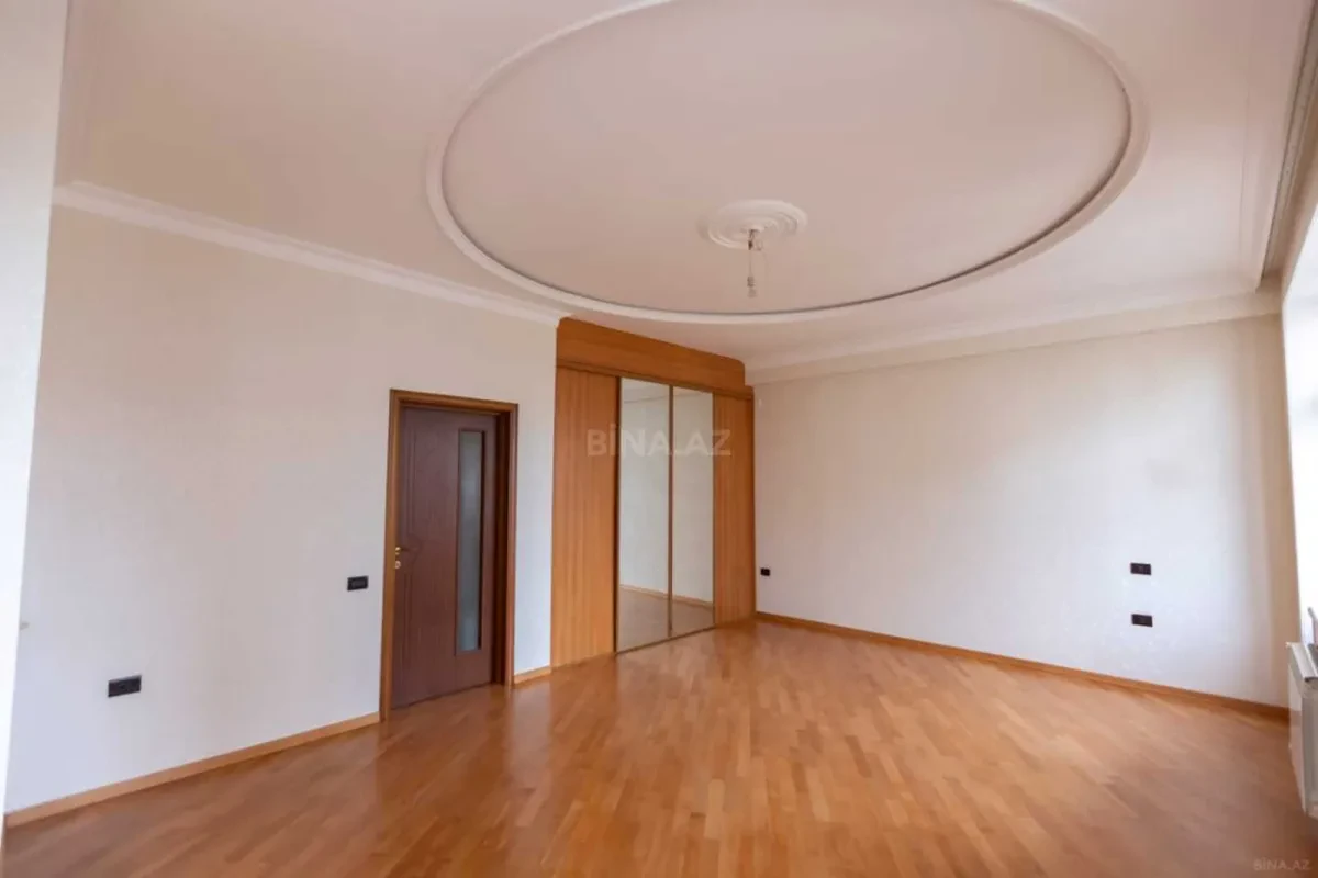 Satılır 4 otaqlı mənzil 210 m²