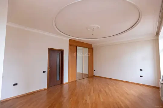 Satılır 4 otaqlı mənzil 210 m²