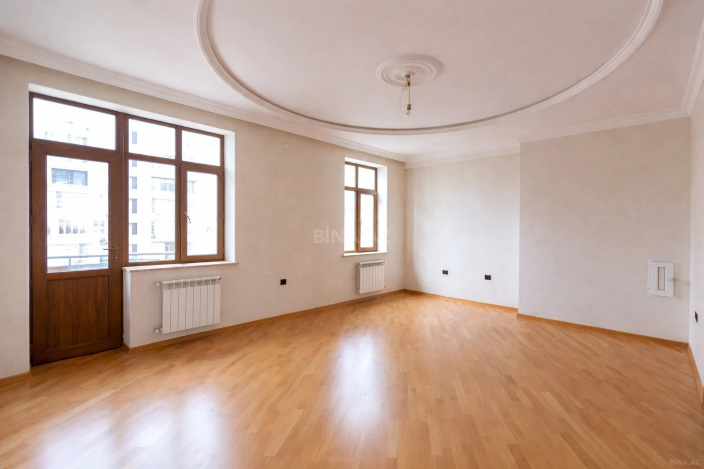 Satılır 4 otaqlı mənzil 210 m²