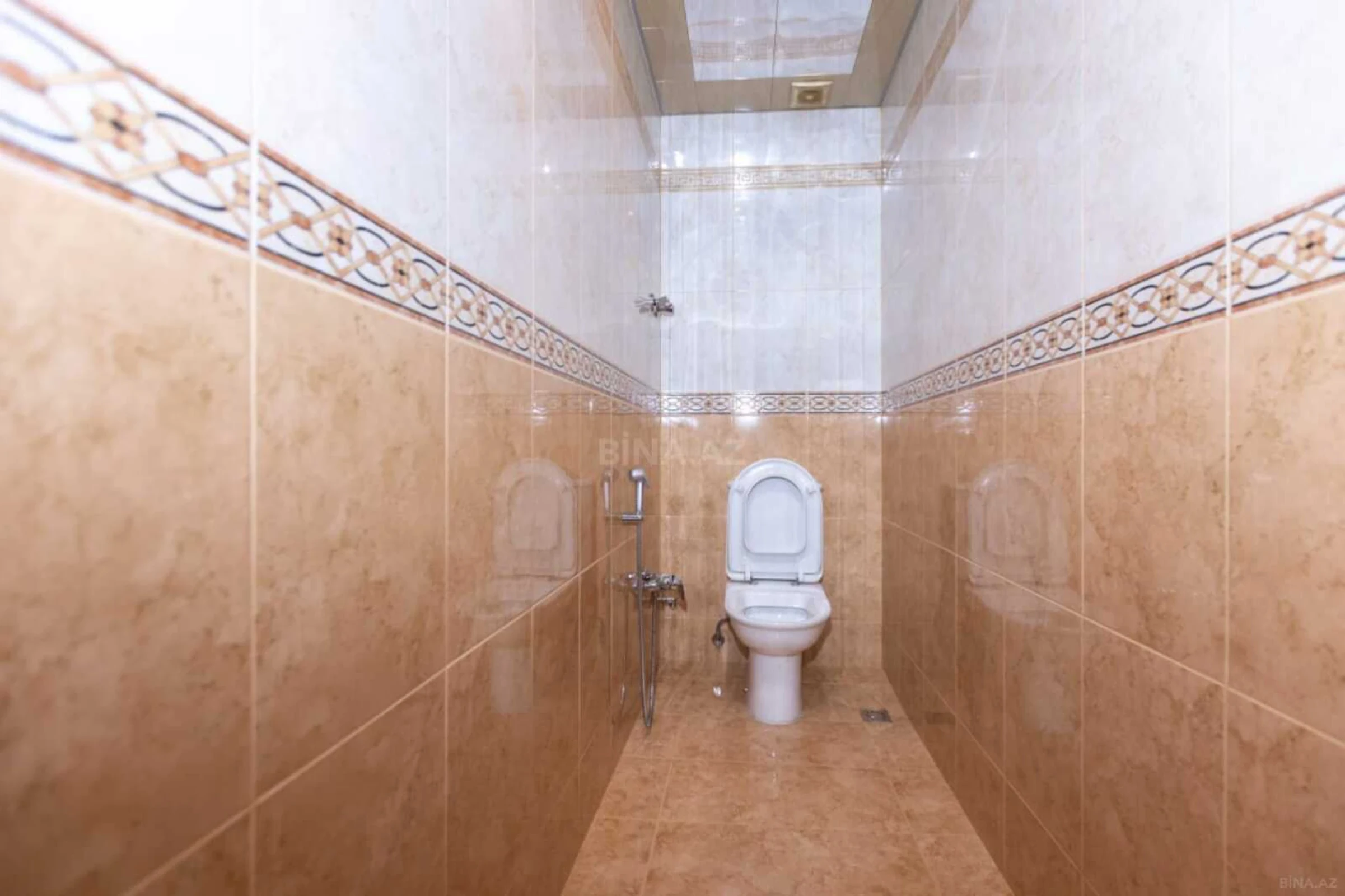 Satılır 4 otaqlı mənzil 210 m²
