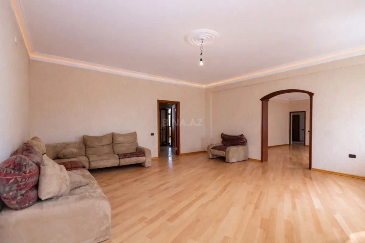 Satılır 4 otaqlı mənzil 210 m²