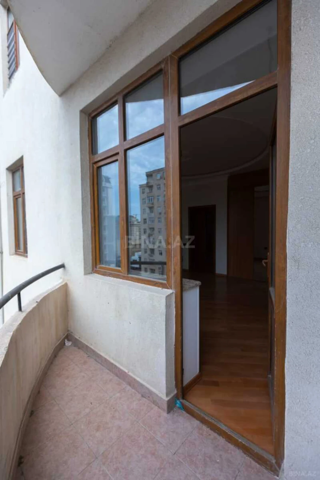 Satılır 4 otaqlı mənzil 210 m²