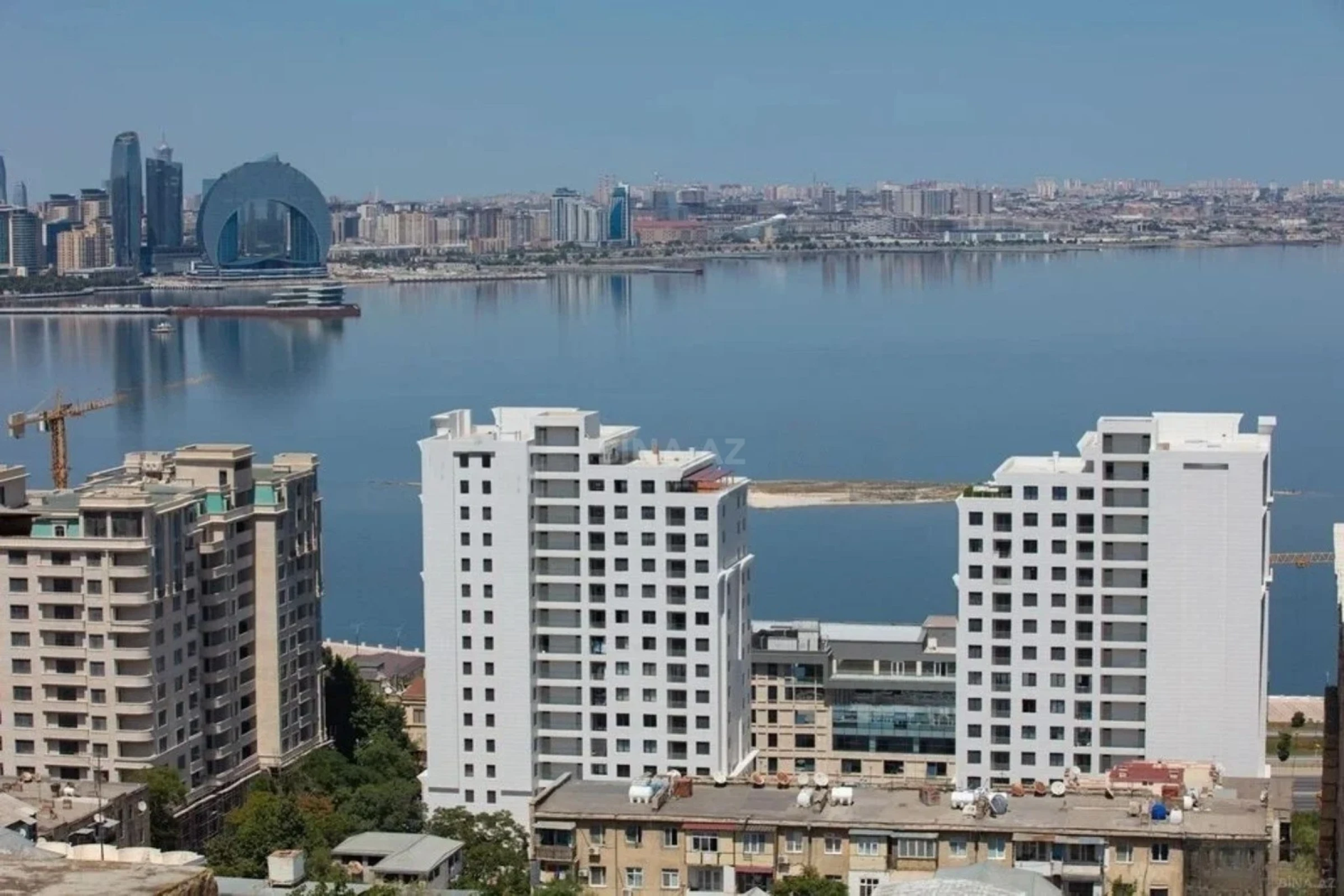 Satılır 5 otaqlı mənzil 210 m²
