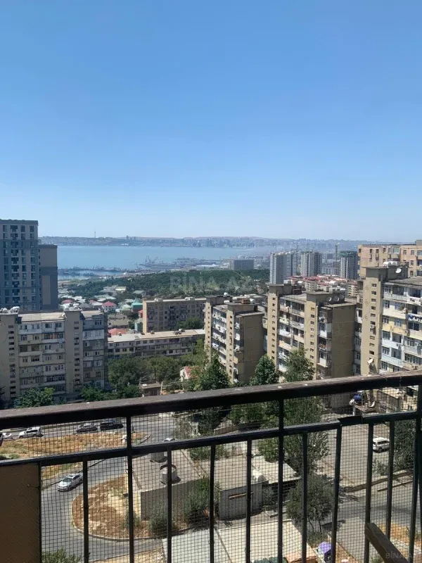 Satılır 5 otaqlı mənzil 105 m²