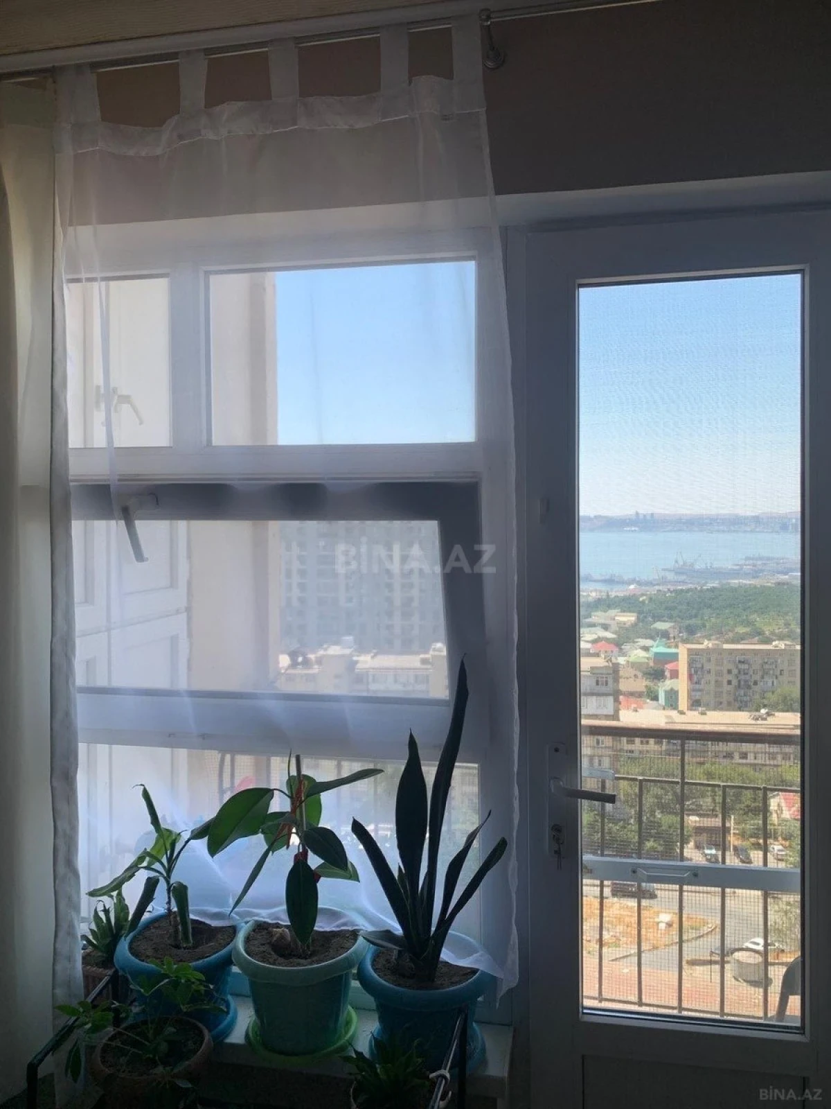 Satılır 5 otaqlı mənzil 105 m²