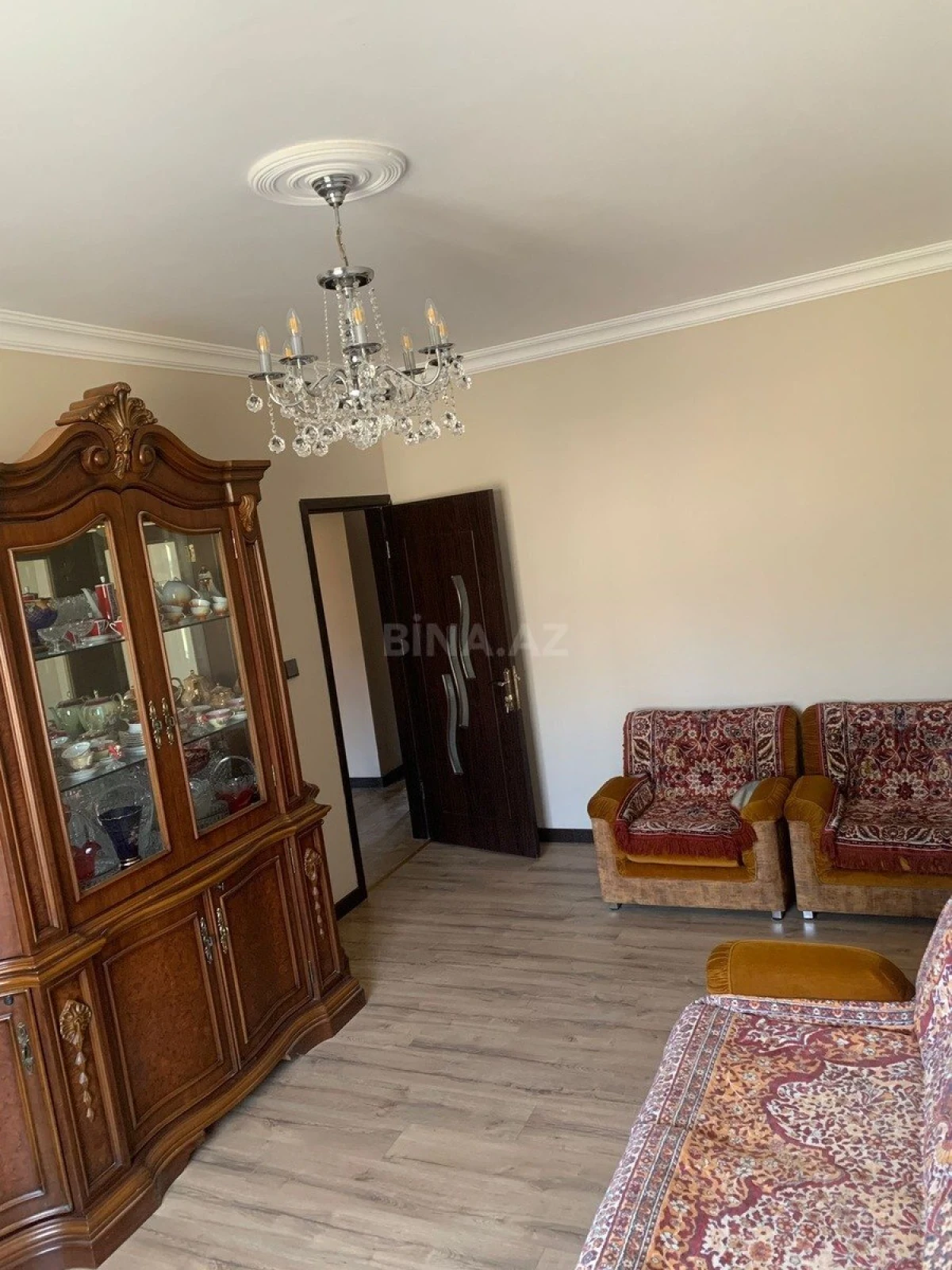 Satılır 5 otaqlı mənzil 105 m²