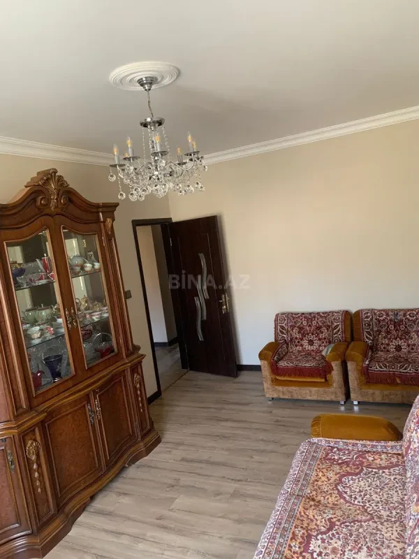 Satılır 5 otaqlı mənzil 105 m²