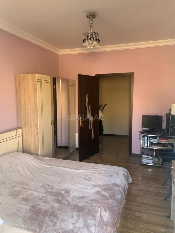 Satılır 5 otaqlı mənzil 105 m²