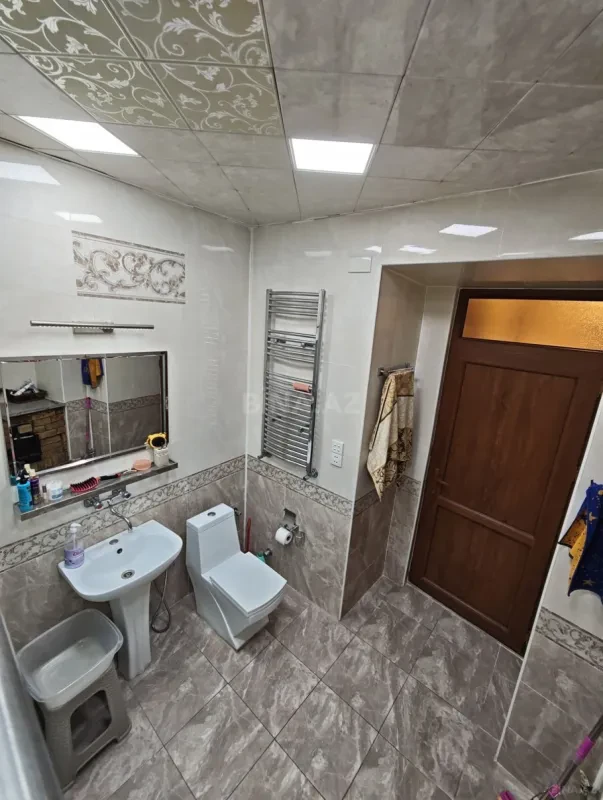 Satılır 6 otaqlı həyət evi 200 m²