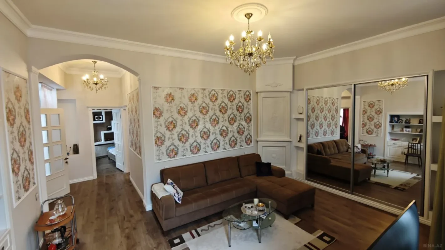 Satılır 6 otaqlı həyət evi 200 m²