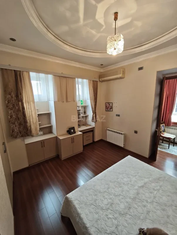 Satılır 6 otaqlı həyət evi 200 m²