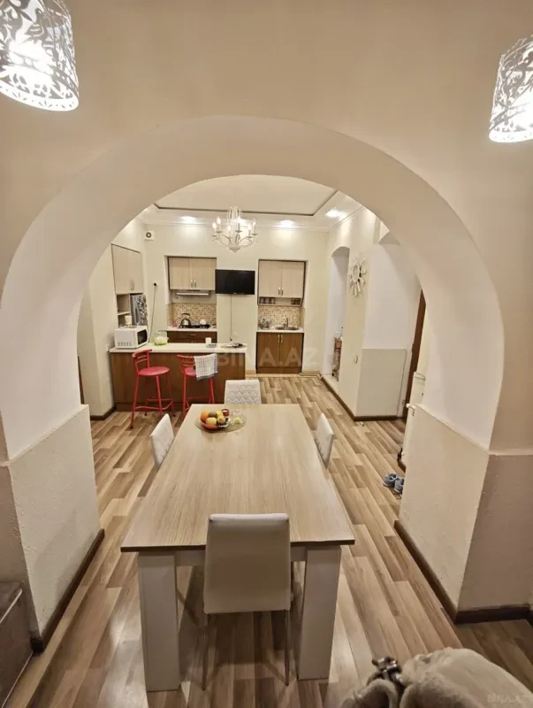 Satılır 6 otaqlı həyət evi 200 m²