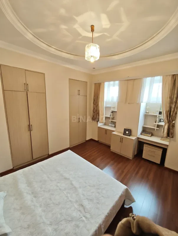 Satılır 6 otaqlı həyət evi 200 m²