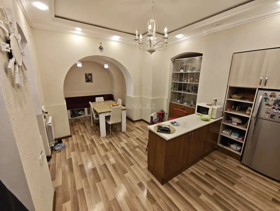 Satılır 6 otaqlı həyət evi 200 m²