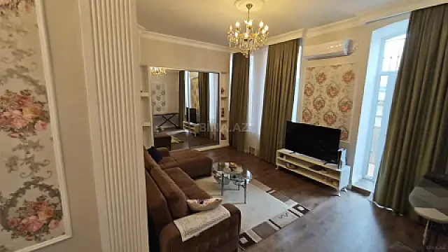 Satılır 6 otaqlı həyət evi 200 m² — Bakı 6 otaq 200.00 m²