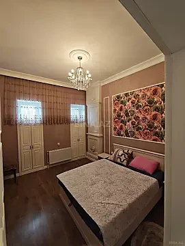 Satılır 6 otaqlı həyət evi 200 m²