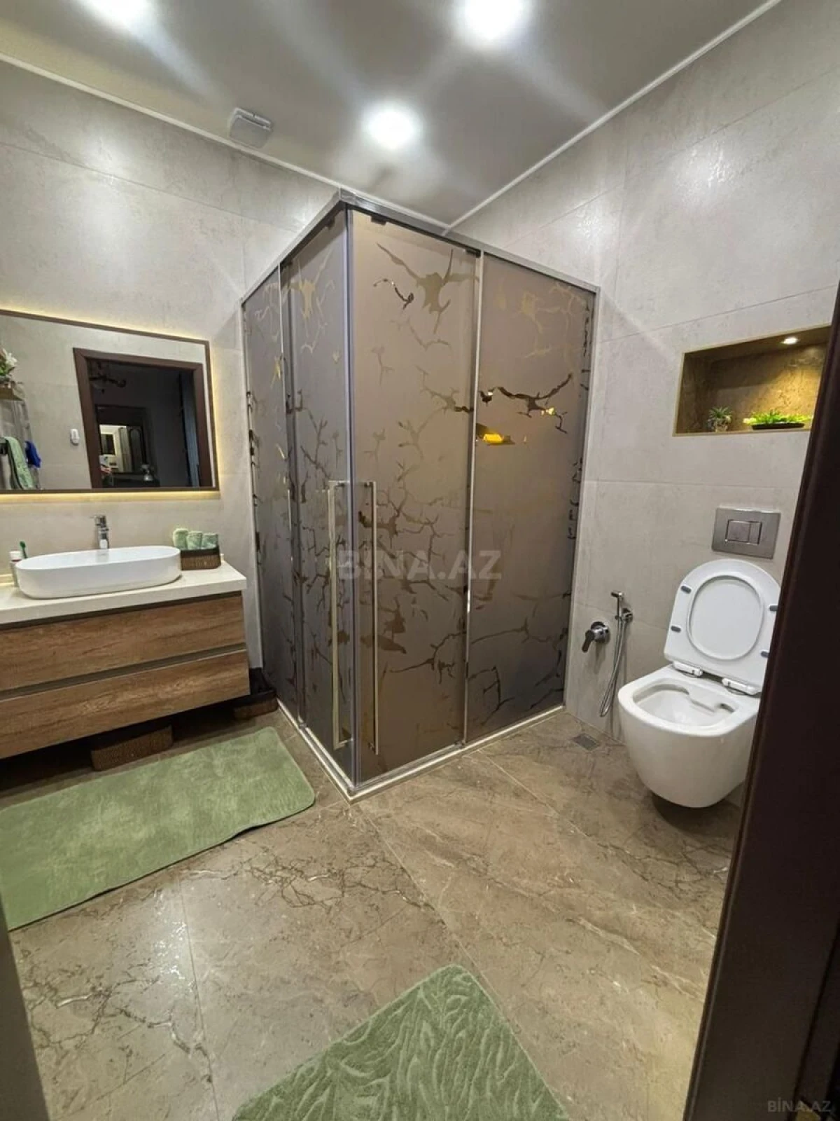 Satılır 4 otaqlı mənzil 165 m²