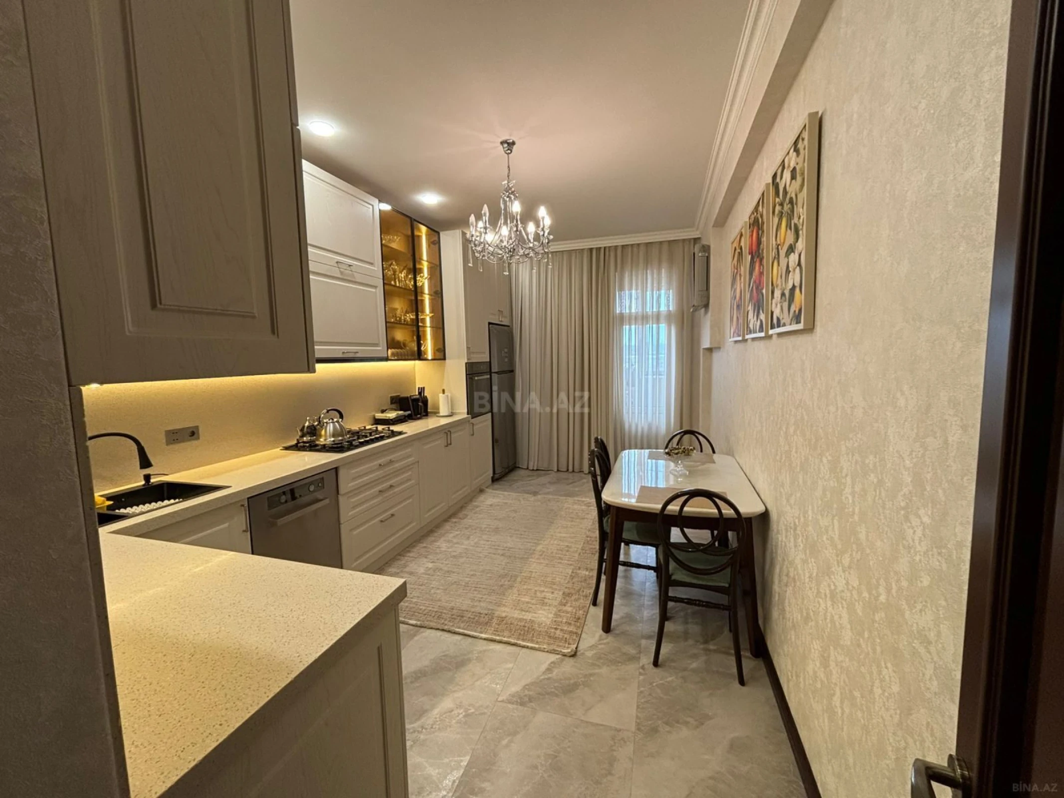 Satılır 4 otaqlı mənzil 165 m²