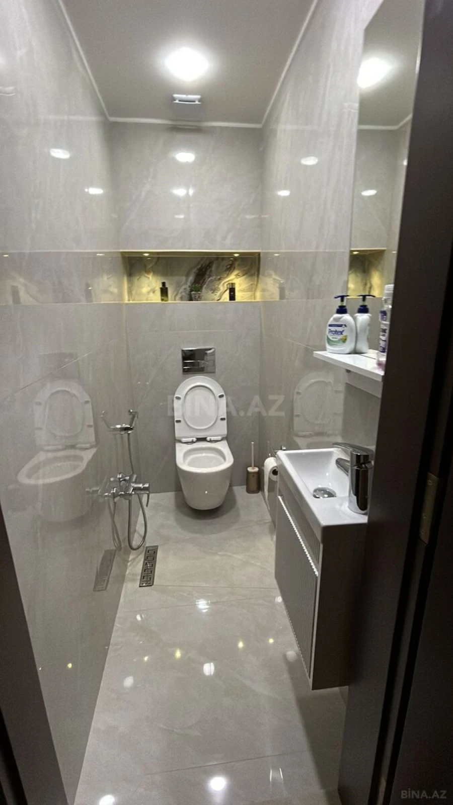 Satılır 4 otaqlı mənzil 165 m²