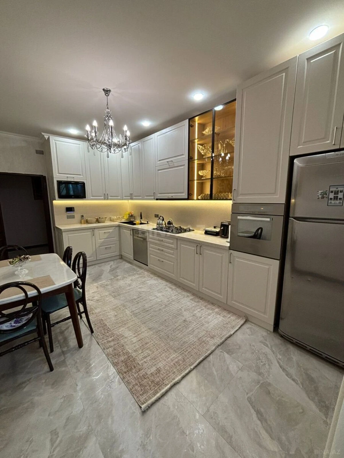 Satılır 4 otaqlı mənzil 165 m²