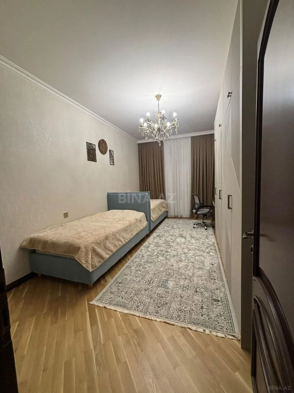 Satılır 4 otaqlı mənzil 165 m²