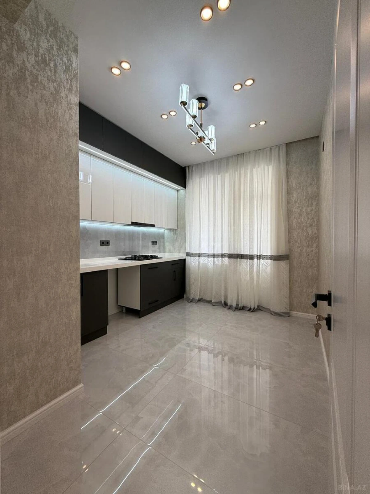 Satılır 2 otaqlı mənzil 71 m²