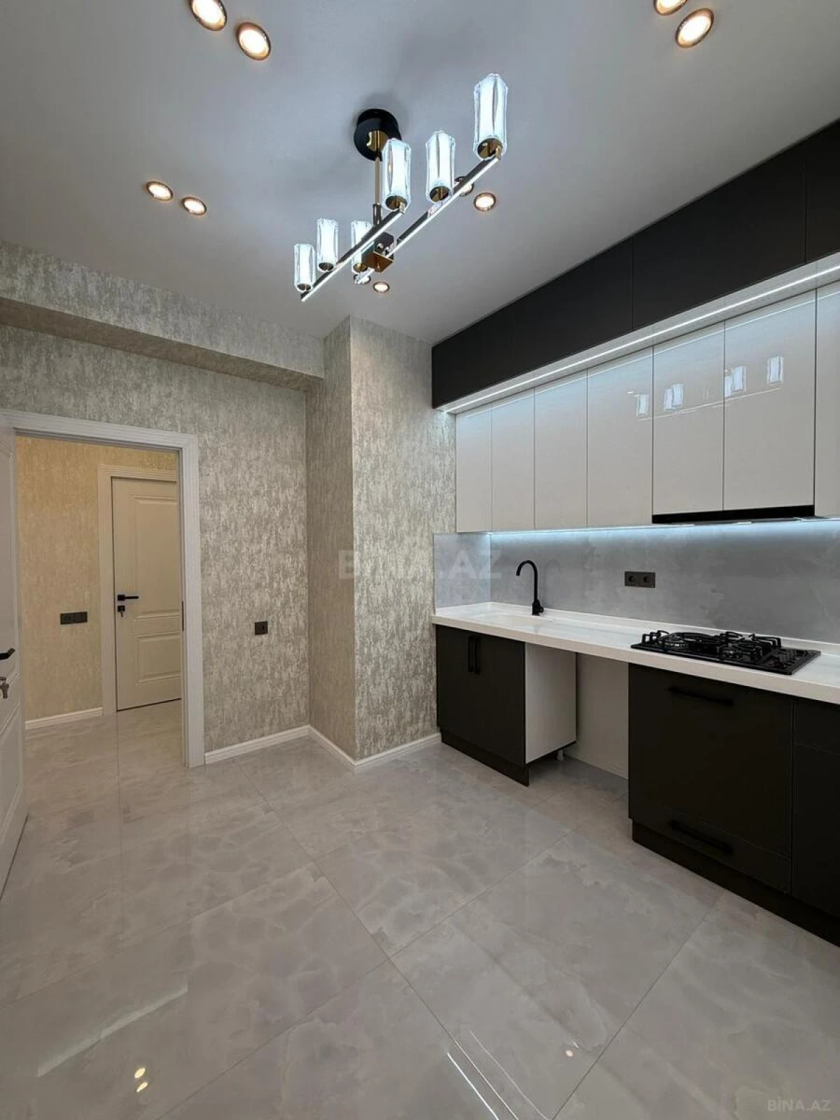Satılır 2 otaqlı mənzil 71 m²