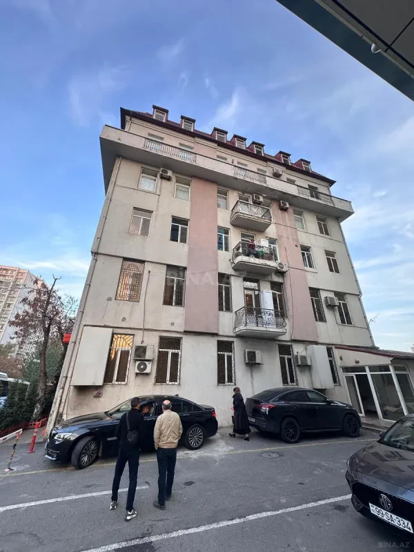 Kirayə verilir 4 otaqlı mənzil 180 m²