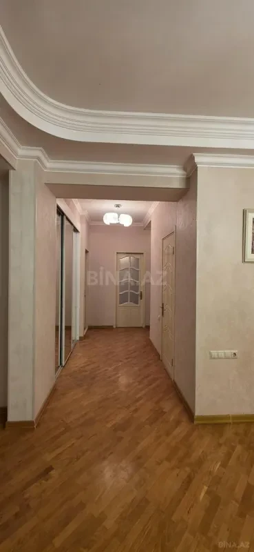 Kirayə verilir 4 otaqlı mənzil 180 m²