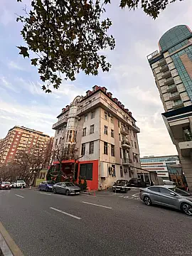 Kirayə verilir 4 otaqlı mənzil 180 m² — Bakı 4 otaq 180.00 m²