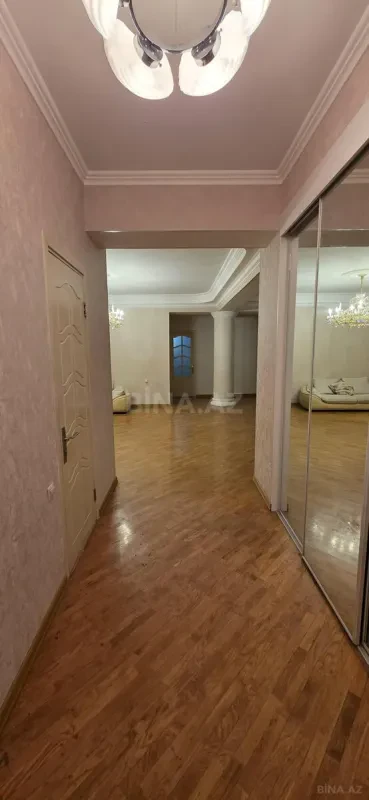 Kirayə verilir 4 otaqlı mənzil 180 m²
