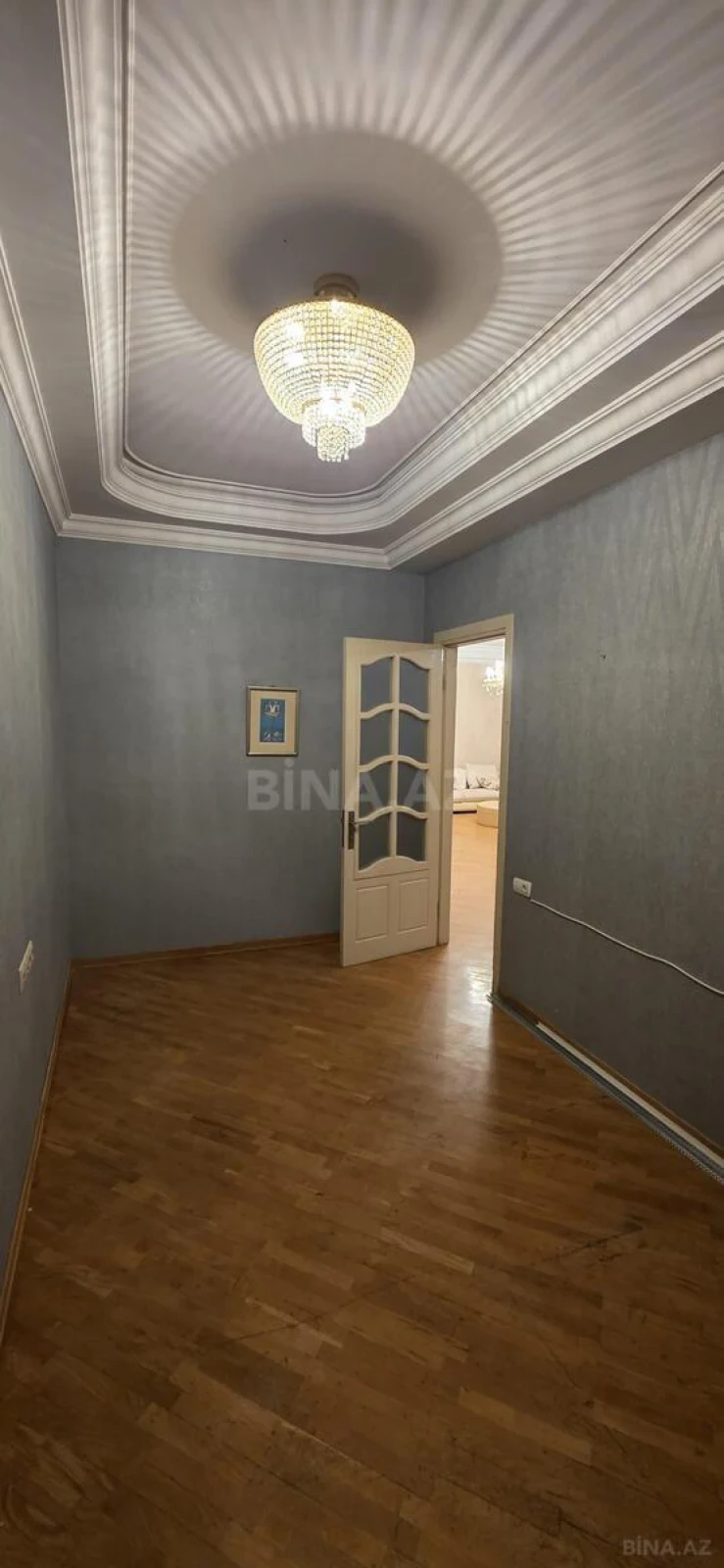 Kirayə verilir 4 otaqlı mənzil 180 m²