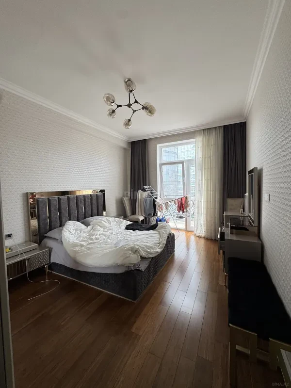 Kirayə verilir 3 otaqlı mənzil 140 m²