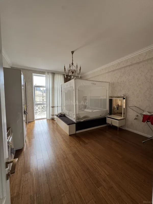 Kirayə verilir 3 otaqlı mənzil 140 m²