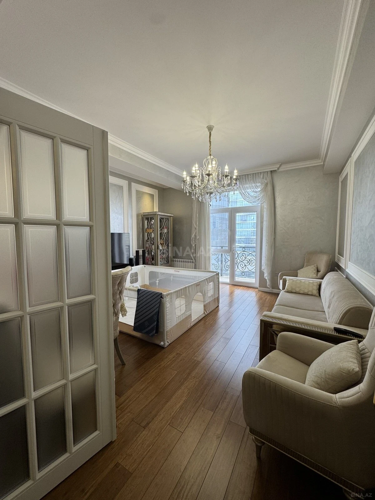Kirayə verilir 3 otaqlı mənzil 140 m²