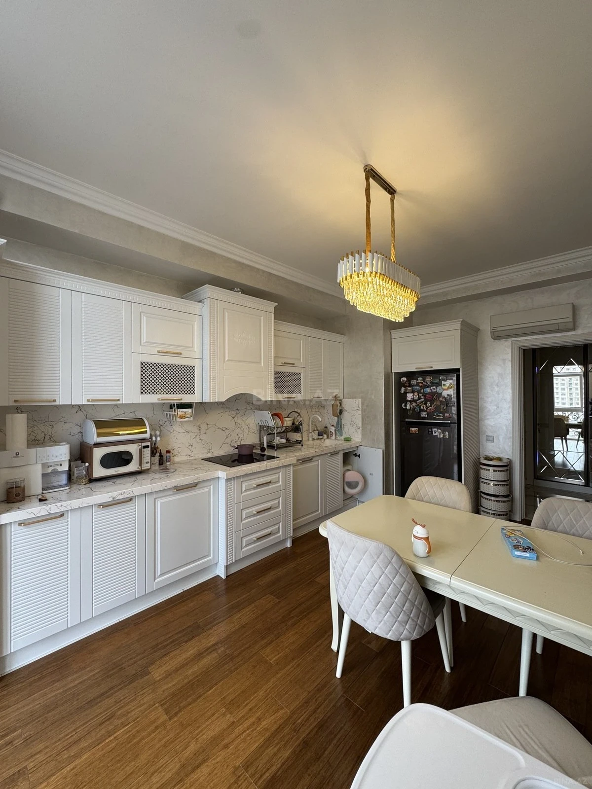 Kirayə verilir 3 otaqlı mənzil 140 m²