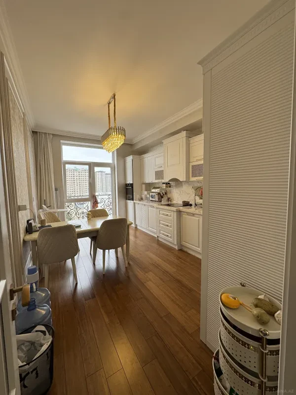 Kirayə verilir 3 otaqlı mənzil 140 m²