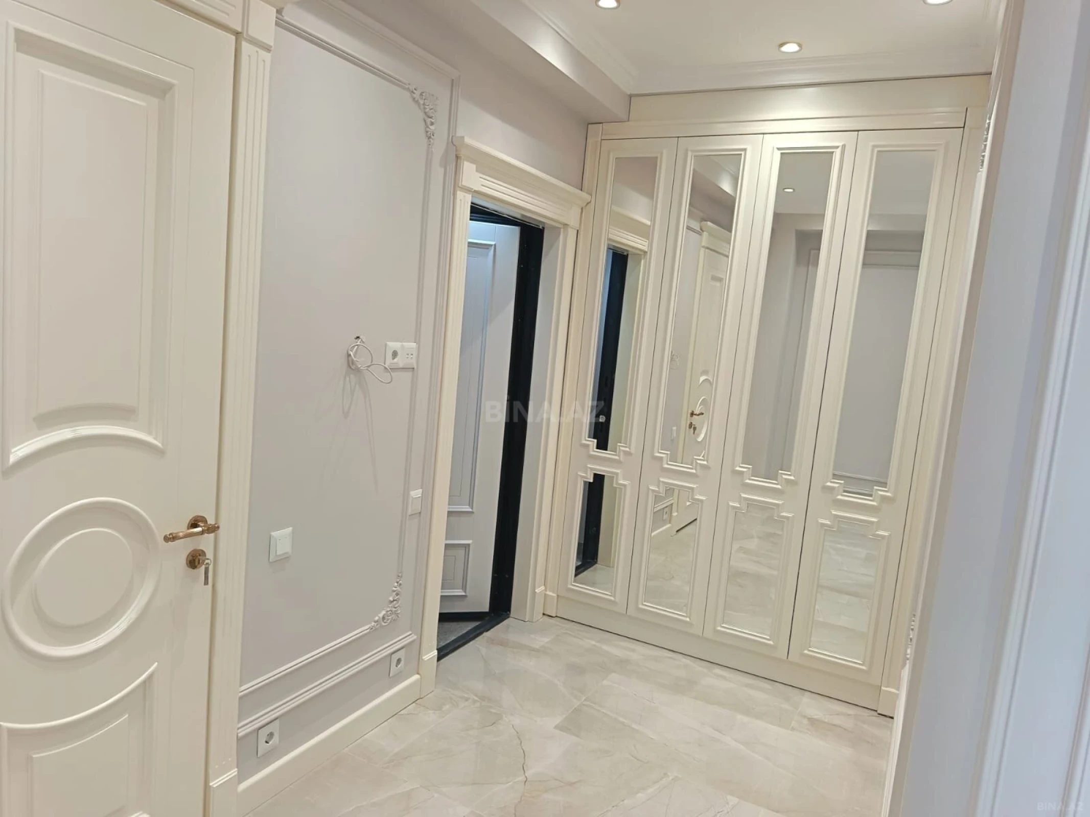 Kirayə verilir 4 otaqlı mənzil 135 m²