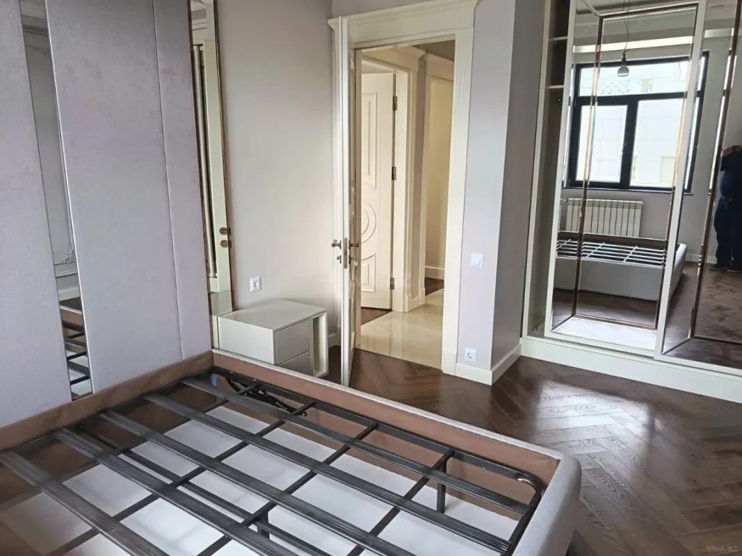 Kirayə verilir 4 otaqlı mənzil 135 m²