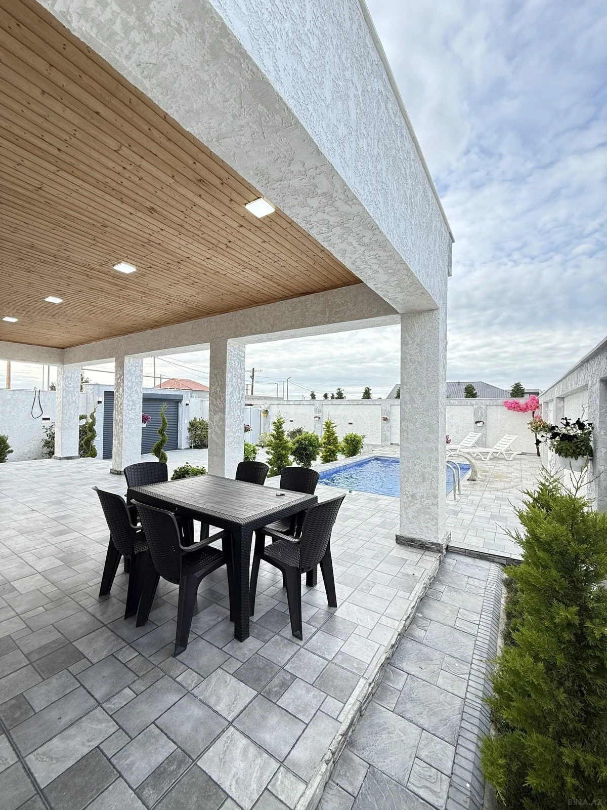 Satılır 4 otaqlı həyət evi 140 m²