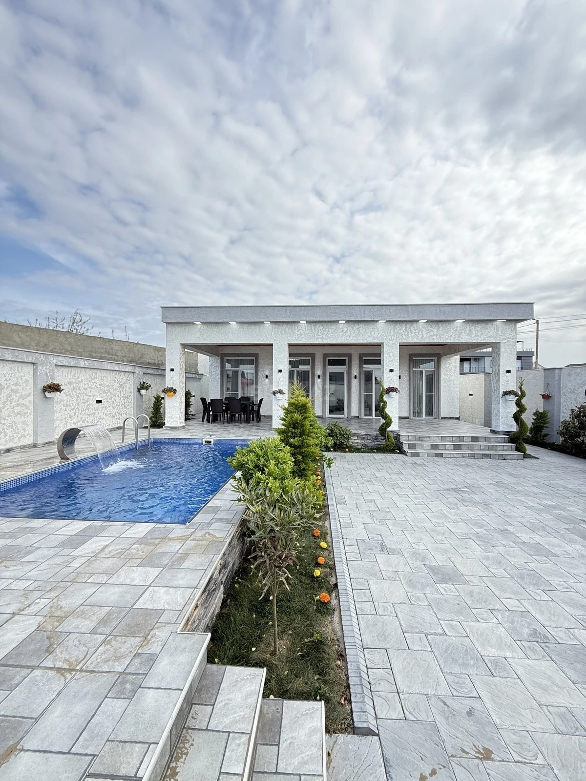 Satılır 4 otaqlı həyət evi 140 m²