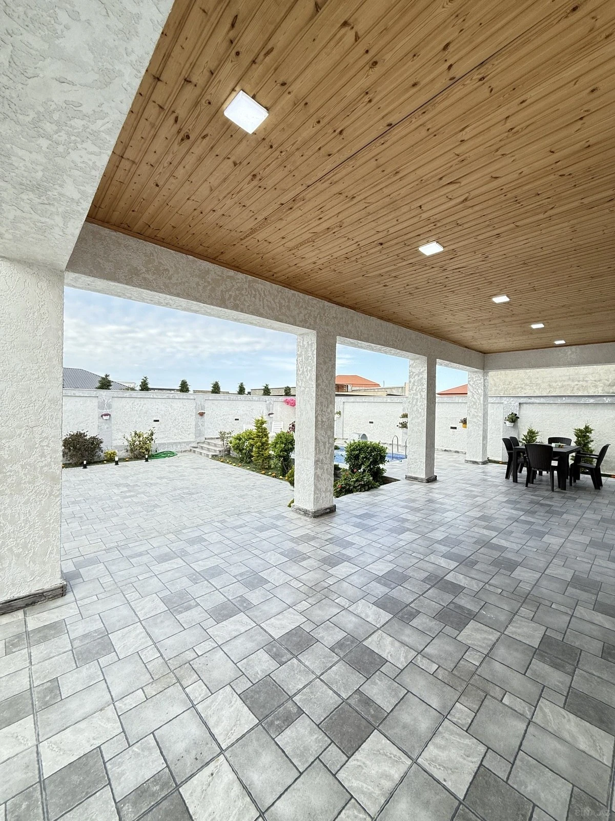 Satılır 4 otaqlı həyət evi 140 m²