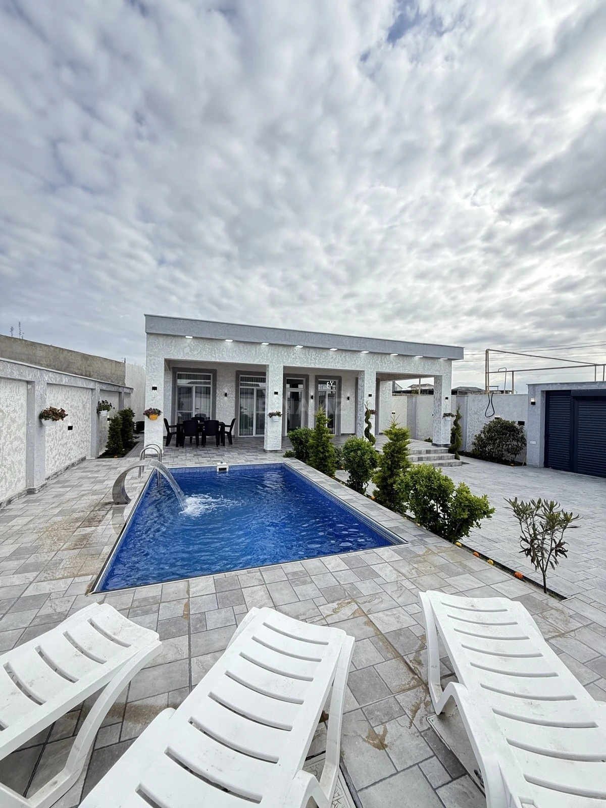 Satılır 4 otaqlı həyət evi 140 m²